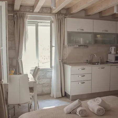 Marcantun Spalatum In Diocletian Palace Apartment *