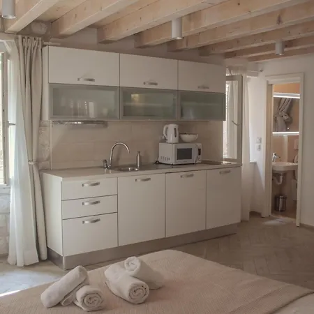 Apartment Marcantun Spalatum In Diocletian Palace