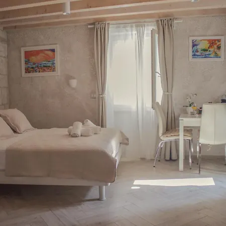 Marcantun Spalatum In Diocletian Palace Apartment Split