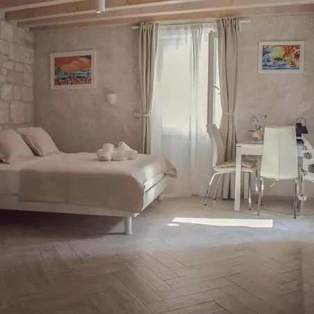 Marcantun Spalatum In Diocletian Palace Apartment *