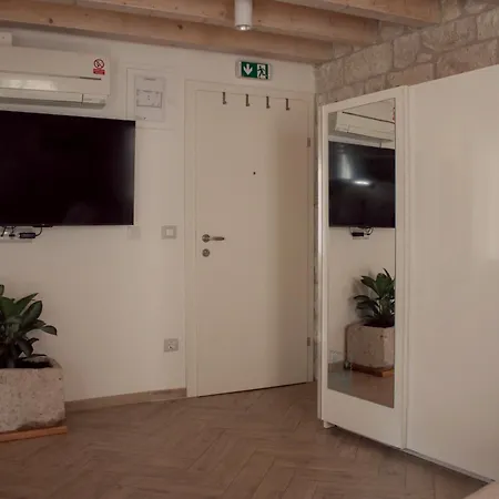 Apartment Marcantun Spalatum In Diocletian Palace